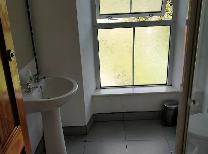 Barry's Harbour View *